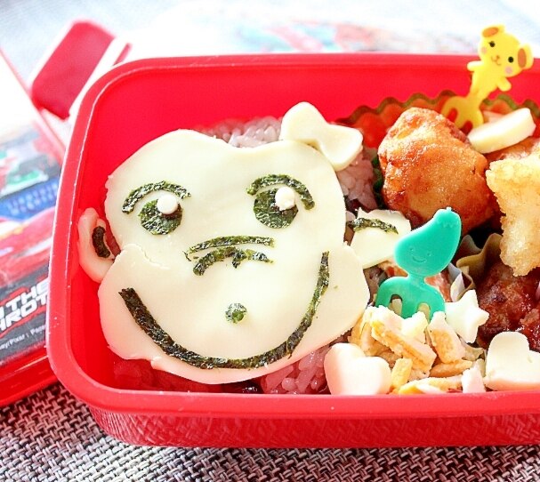 幼稚園お弁当★赤飯で♪おさるのジョージのキャラ弁♪