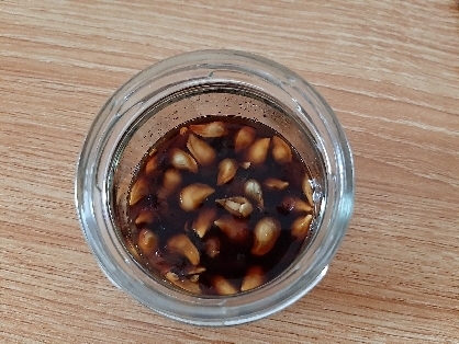 柚子の種を捨てるのがもったいないので柚子醤油を作ってみました。
柚子の香りがとても良いですね。