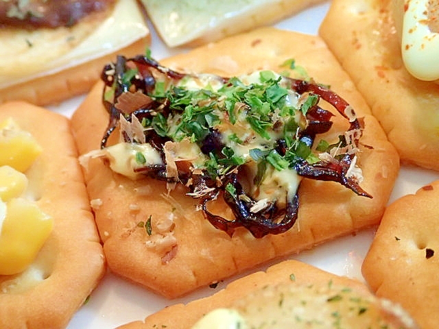 青のり/かつお節/マヨで　昆布佃煮の焼きクラッカー