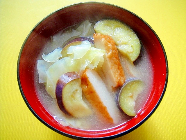 茄子とキャベツさつまあげの味噌汁