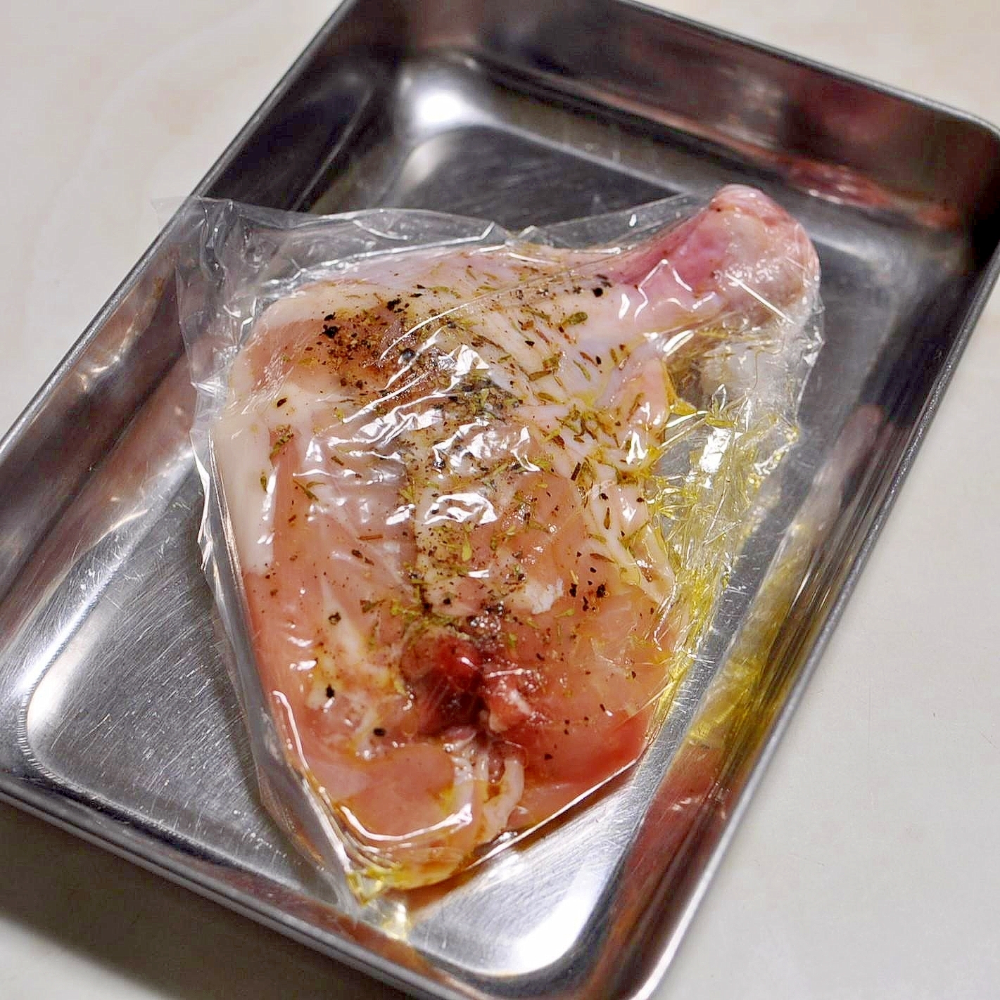 下味冷凍◇骨付き鶏もも肉のハーブローストチキン