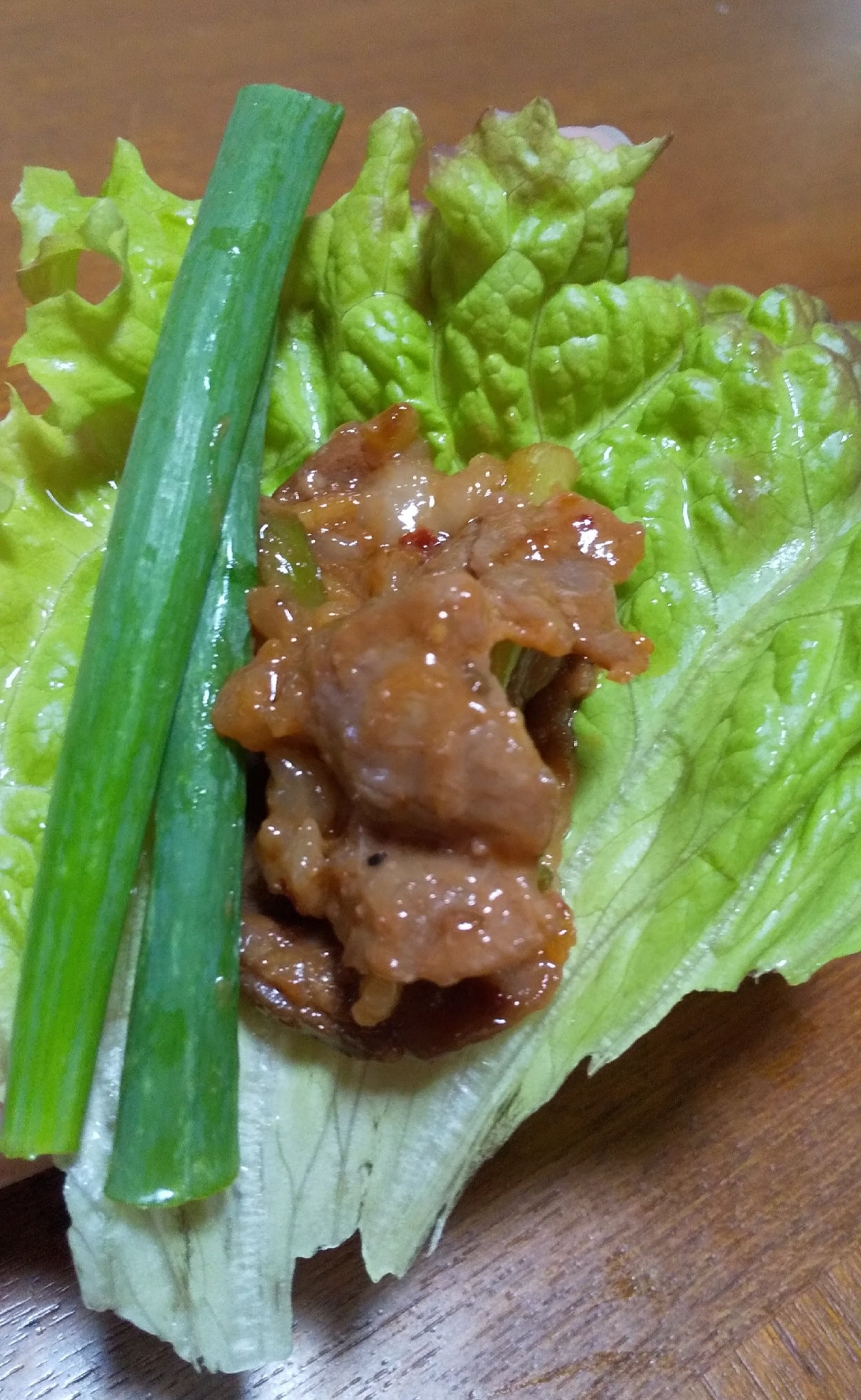 ベトナム風？味付け肉のレタス包み