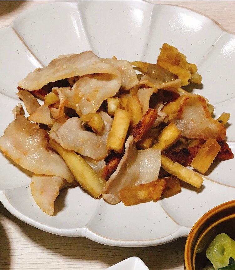 サツマイモと豚バラ肉の生姜炒め