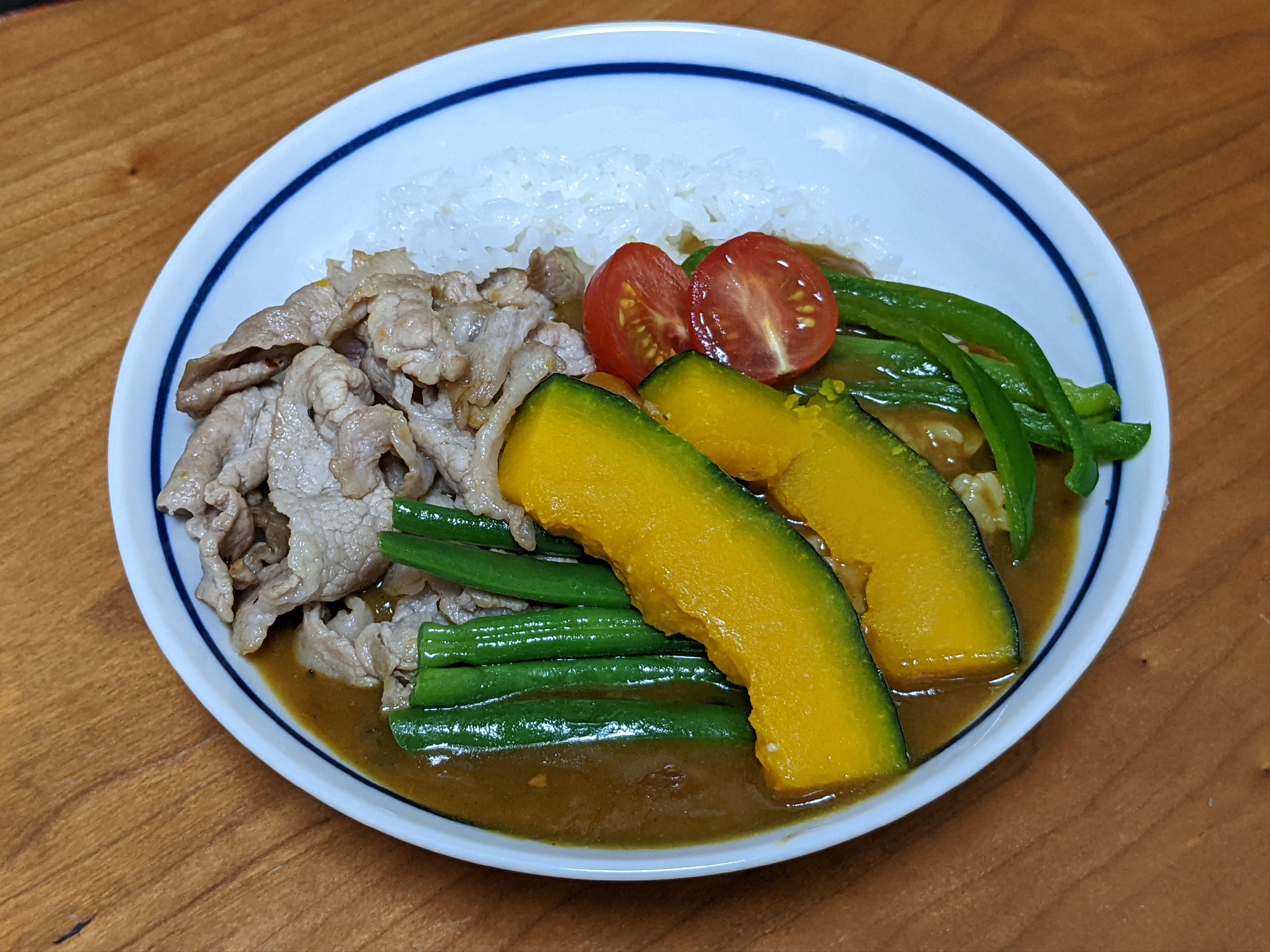 カレーのリメイク◇焼き野菜と豚でボリュームカレー◇