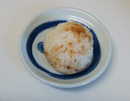 余った納豆のタレを活用☆鰹節と納豆のタレのおにぎり