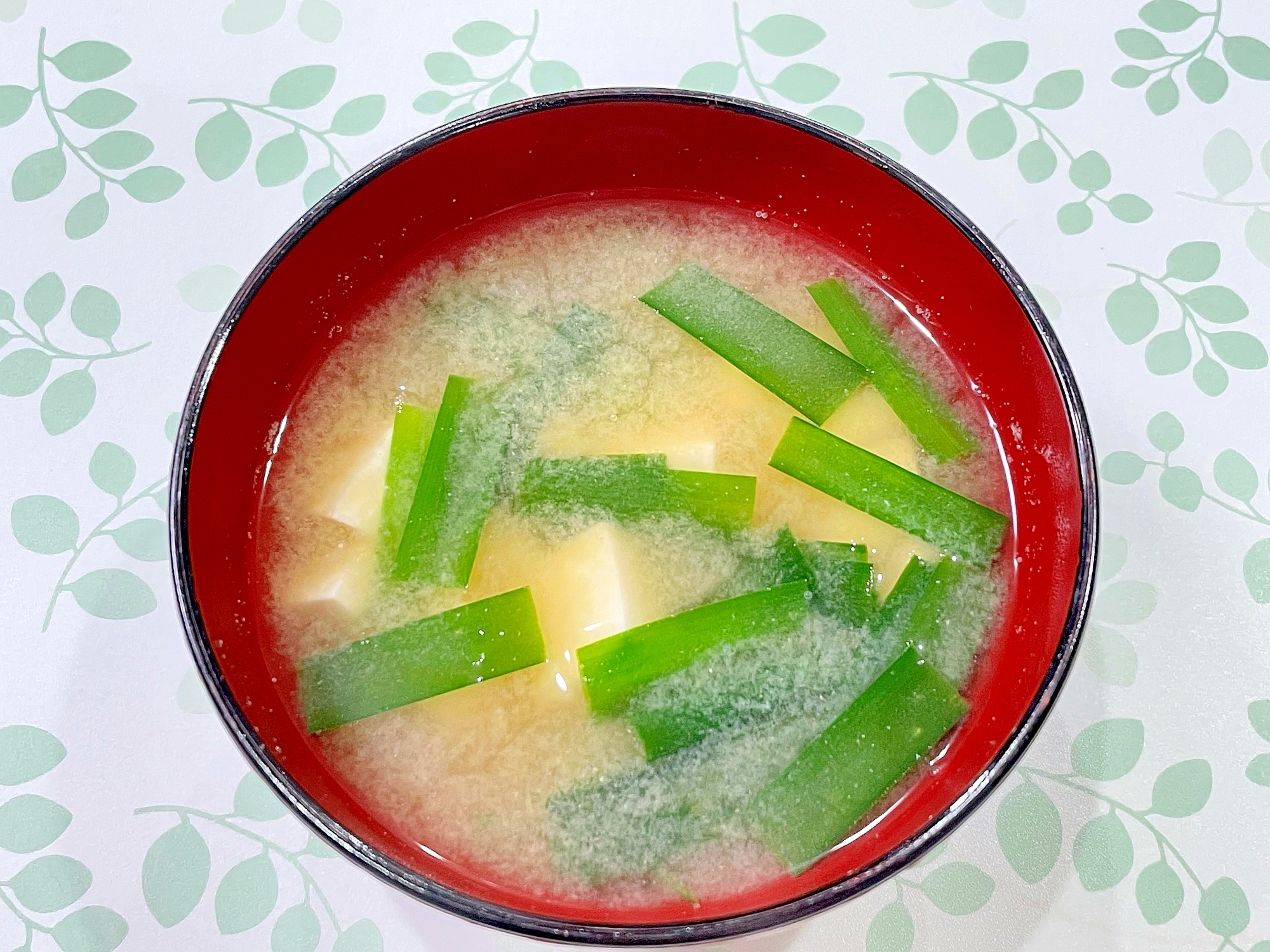 ニラと豆腐のみそ汁