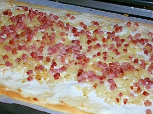 ピザ生地で フラムクーヘン Flammkuchen レシピ 作り方 By はなはな桜 楽天レシピ