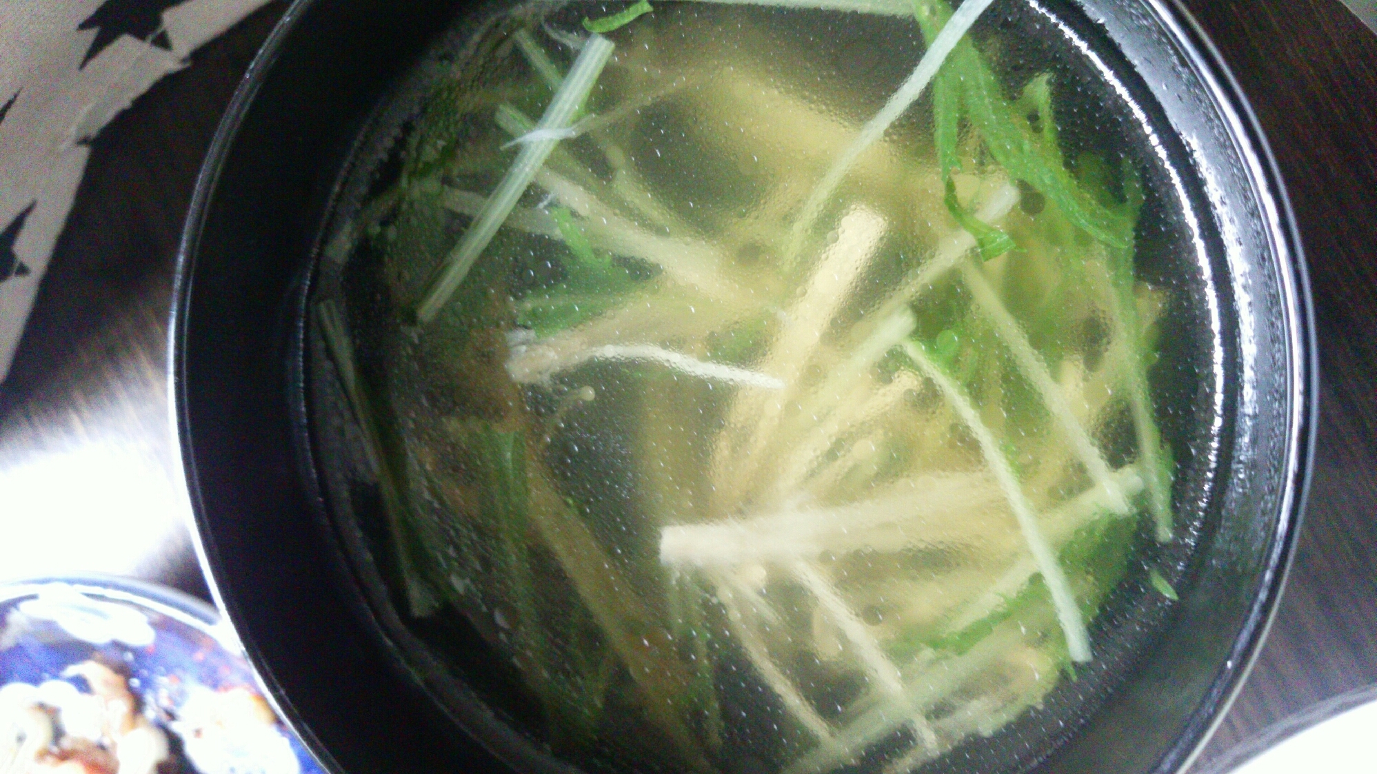 暖か♪エノキと水菜のごま油スープ