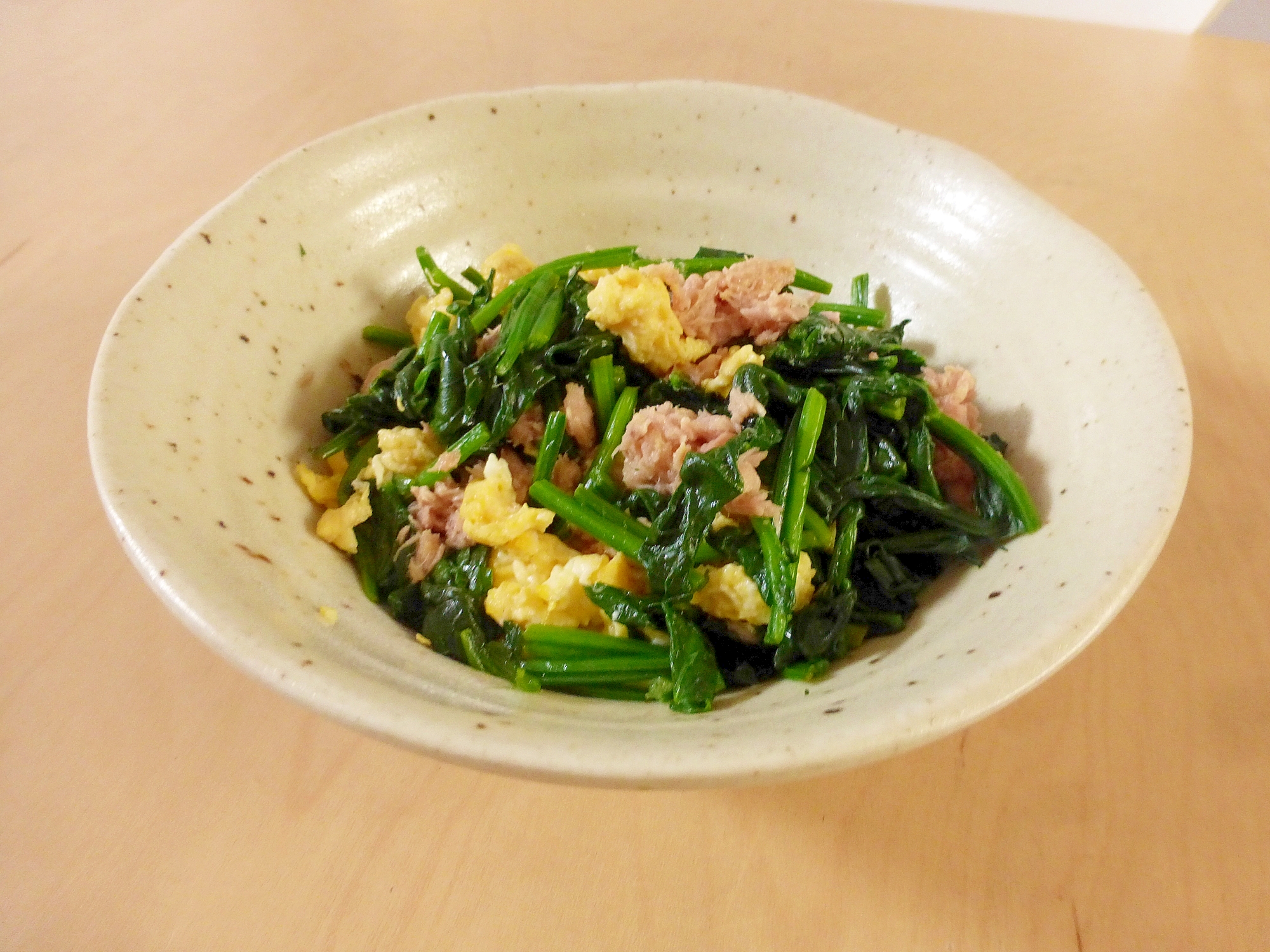 ほうれん草と卵とツナのバター醤油炒め