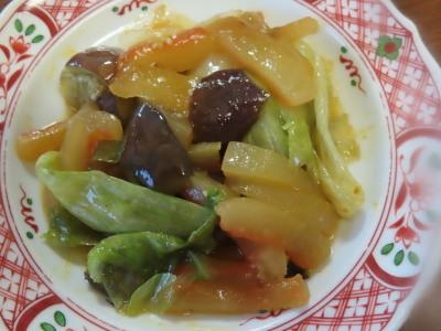 スイカの皮とナスのカレー風味炒め物