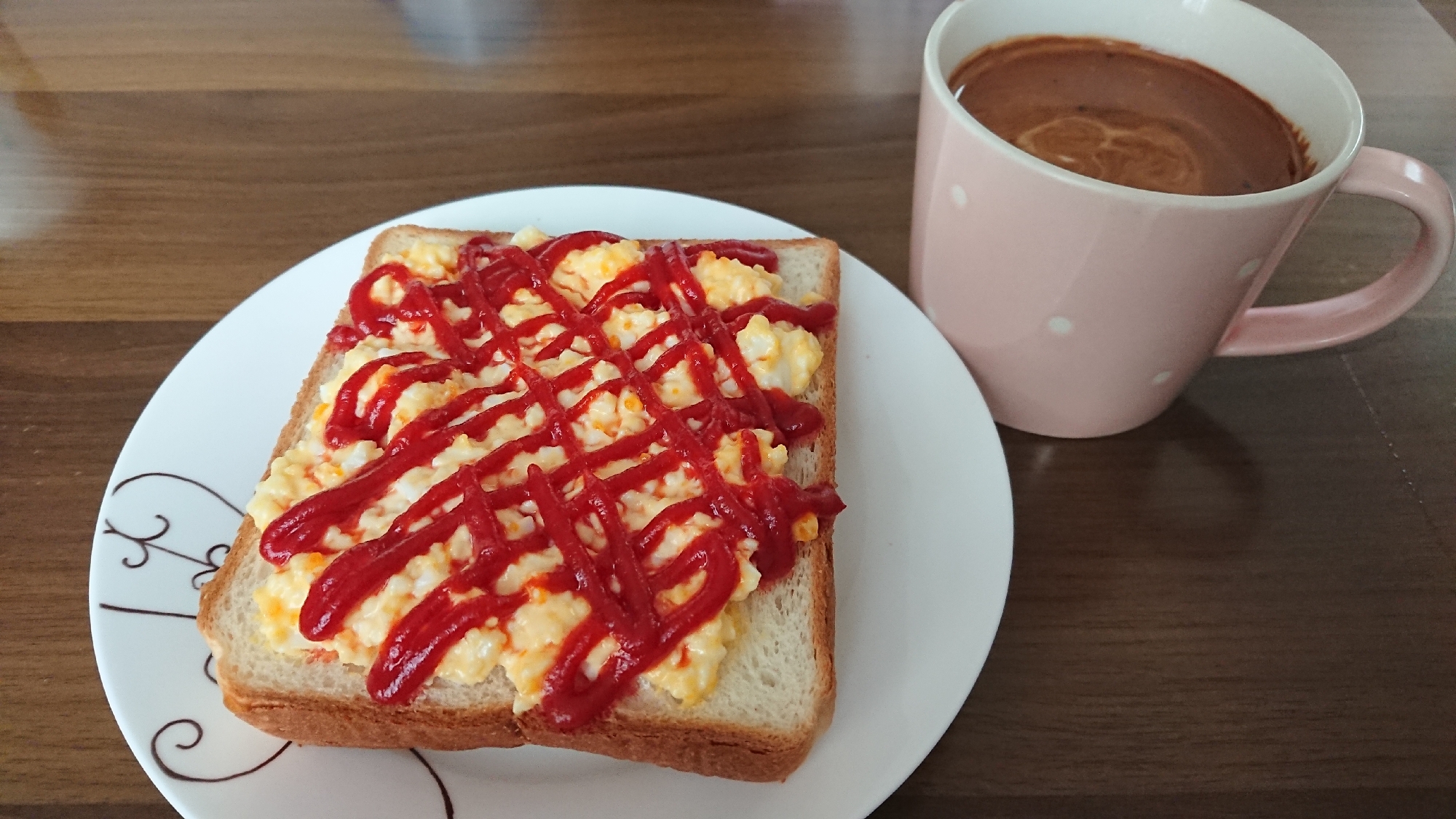 喫茶店のモーニングで出てくるエッグトースト