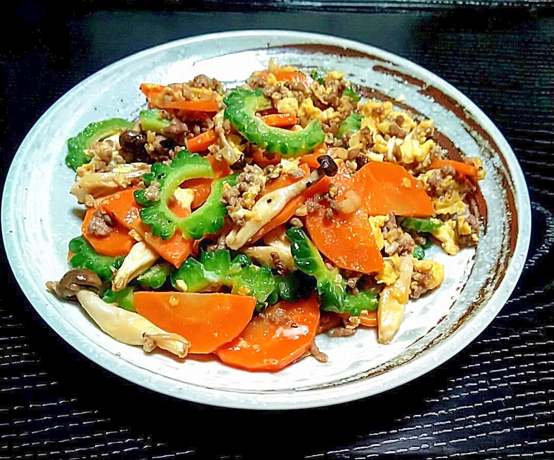 ゴマ香る！ひき肉としめじのゴーヤーチャンプルー