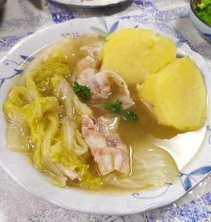 ジャガイモ白菜豚スープ