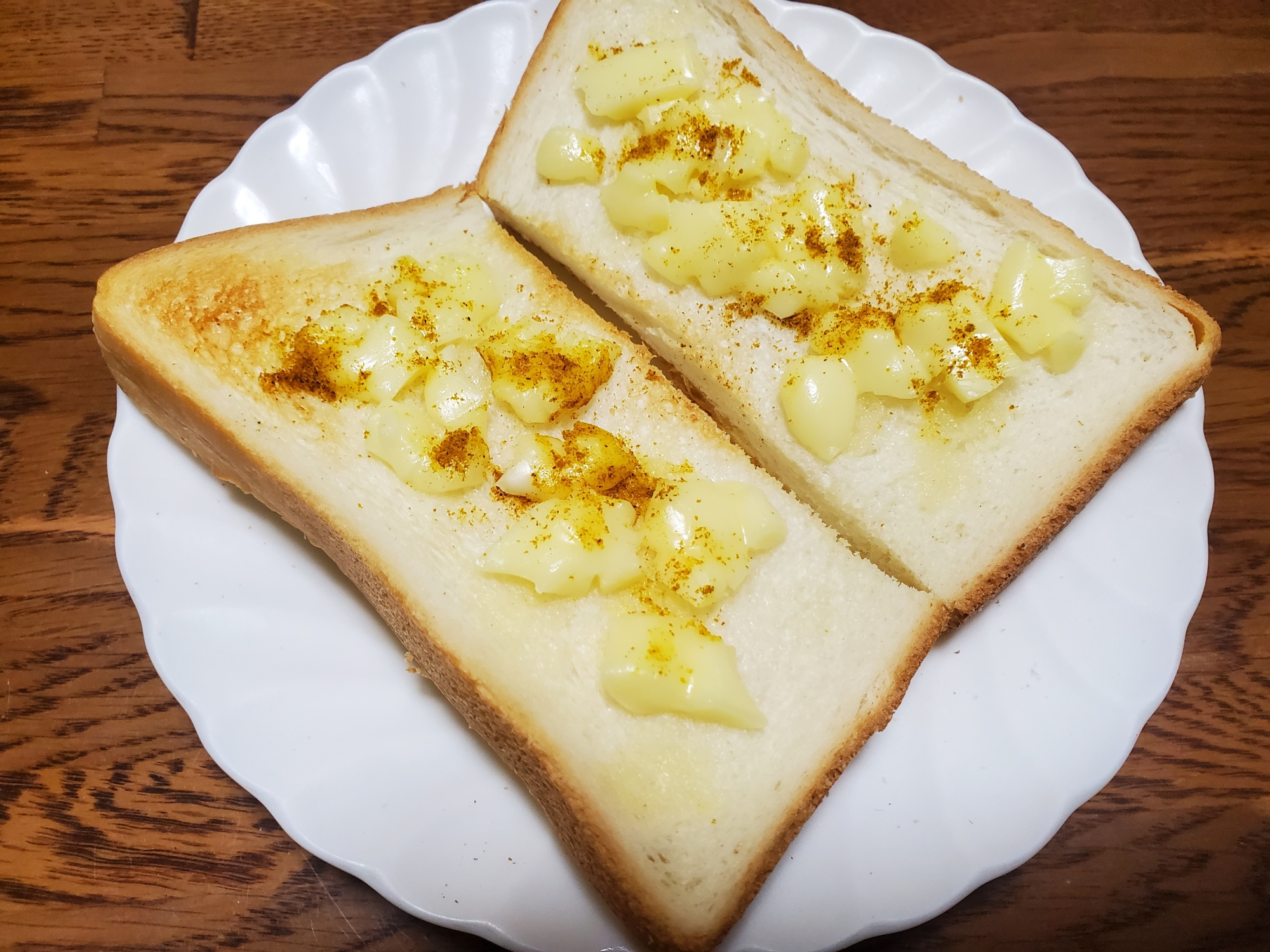 カレー風味のチーズトースト