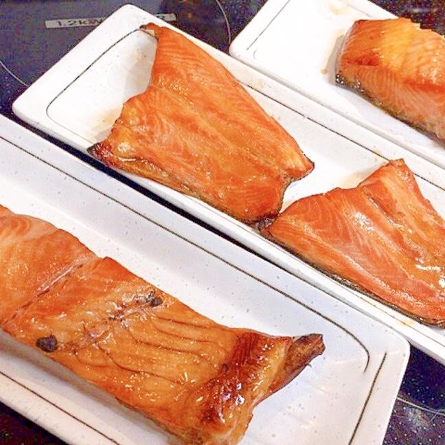 脂たっふりのってます☆おいしい鱒のしょうゆ漬け焼き