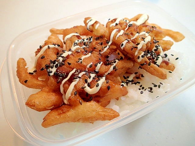 お弁当　ソース/マヨ/黒胡麻で　玉ねぎフリッター丼