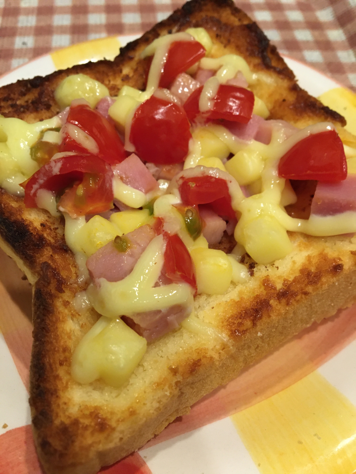 トマトとベーコンチーズのトースト