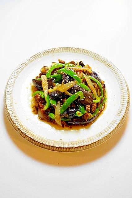 ガシッと食べてみて！ピーマンとナスの肉味噌炒め
