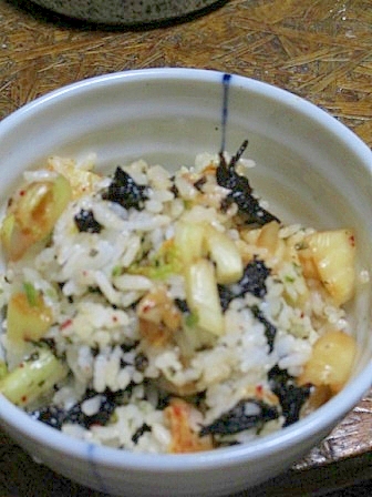 簡単　キムチと韓国のりの混ぜご飯