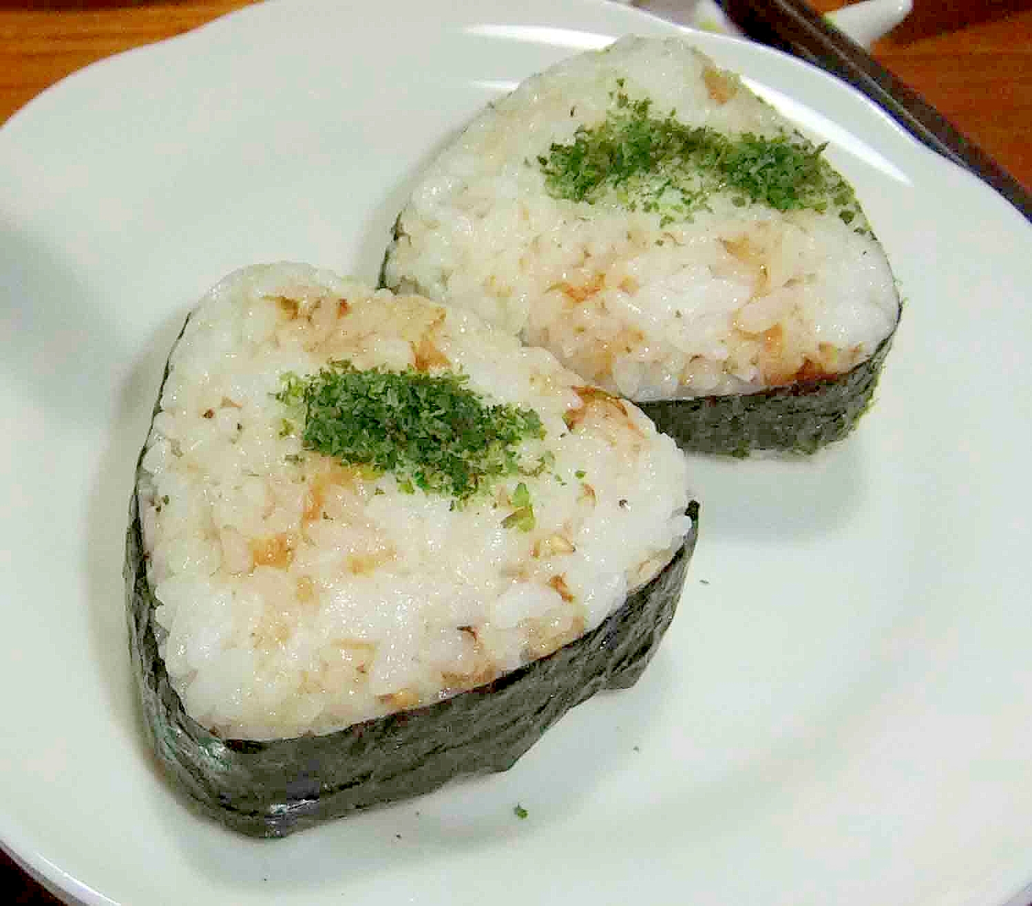 かつお節と干しエビのおにぎり