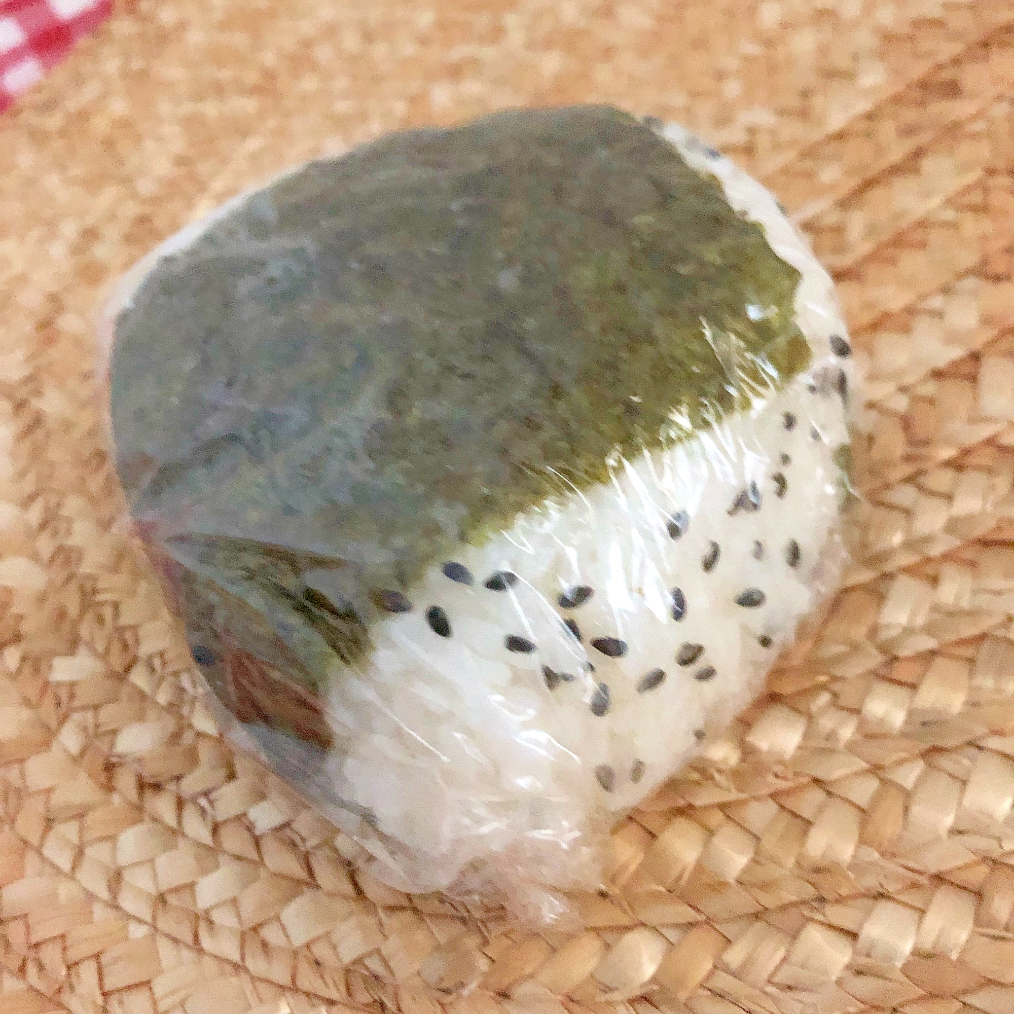 鶏ハムのごま塩おにぎり