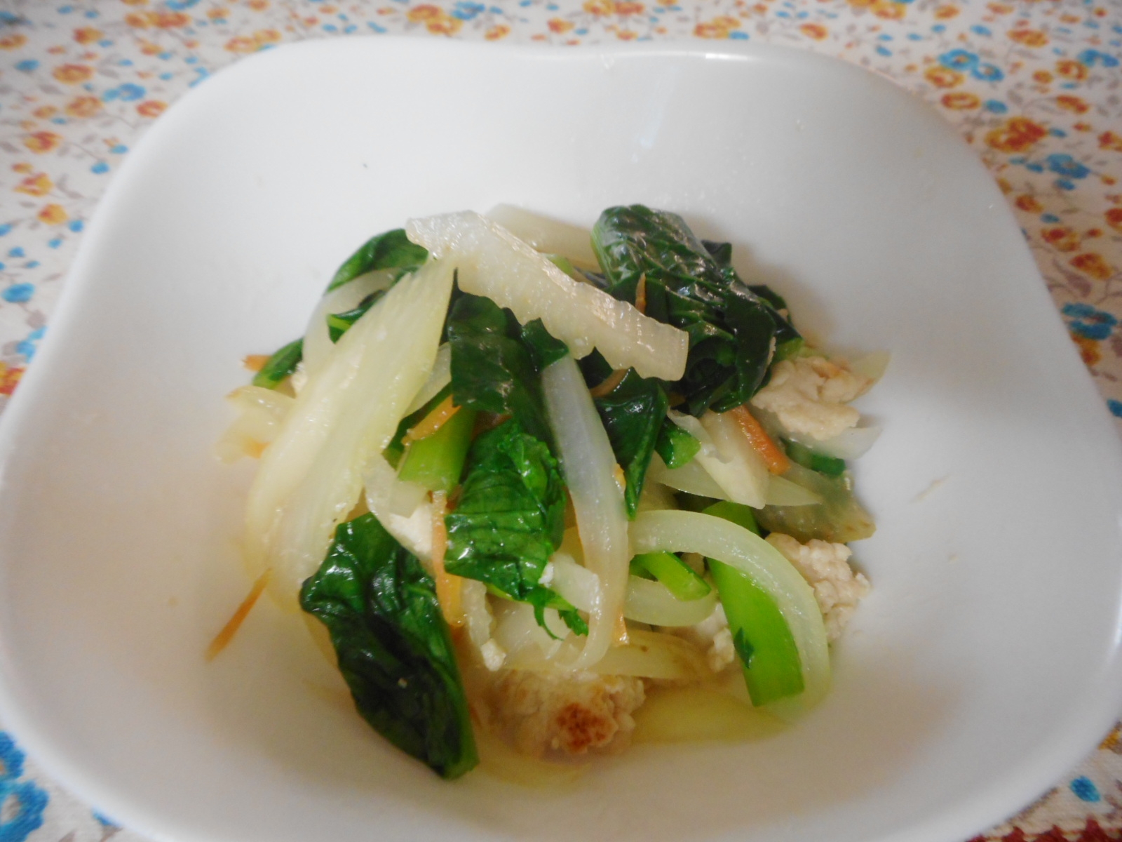 小松菜とセロリとひき肉の生姜炒め