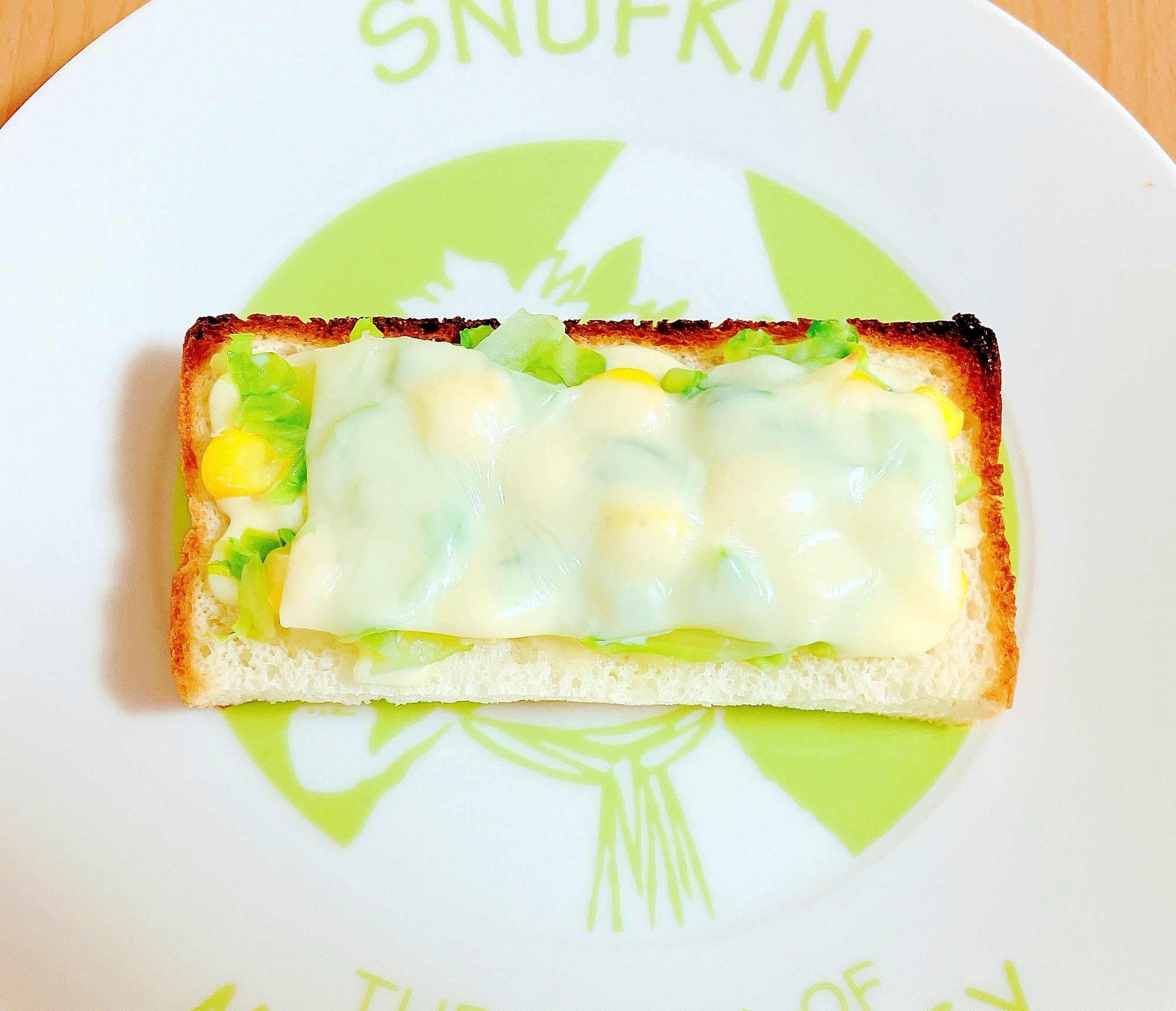 キャベツとコーンのマヨチーズトースト