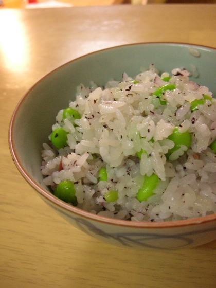 ゆかりで簡単に♪枝豆とじゃこのおこわ✿