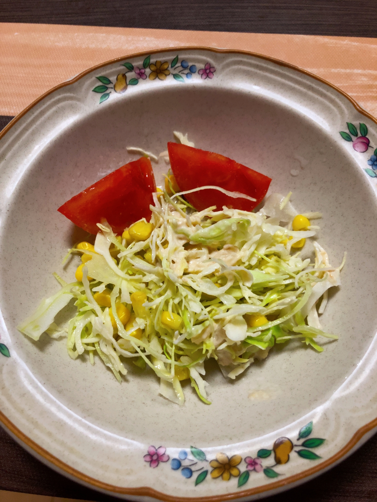 ツナマヨコーンキャベツのトマトサラダ