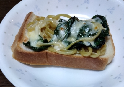 焼きそばピザトースト
