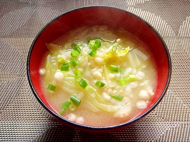 白菜と揚げ玉小葱の味噌汁