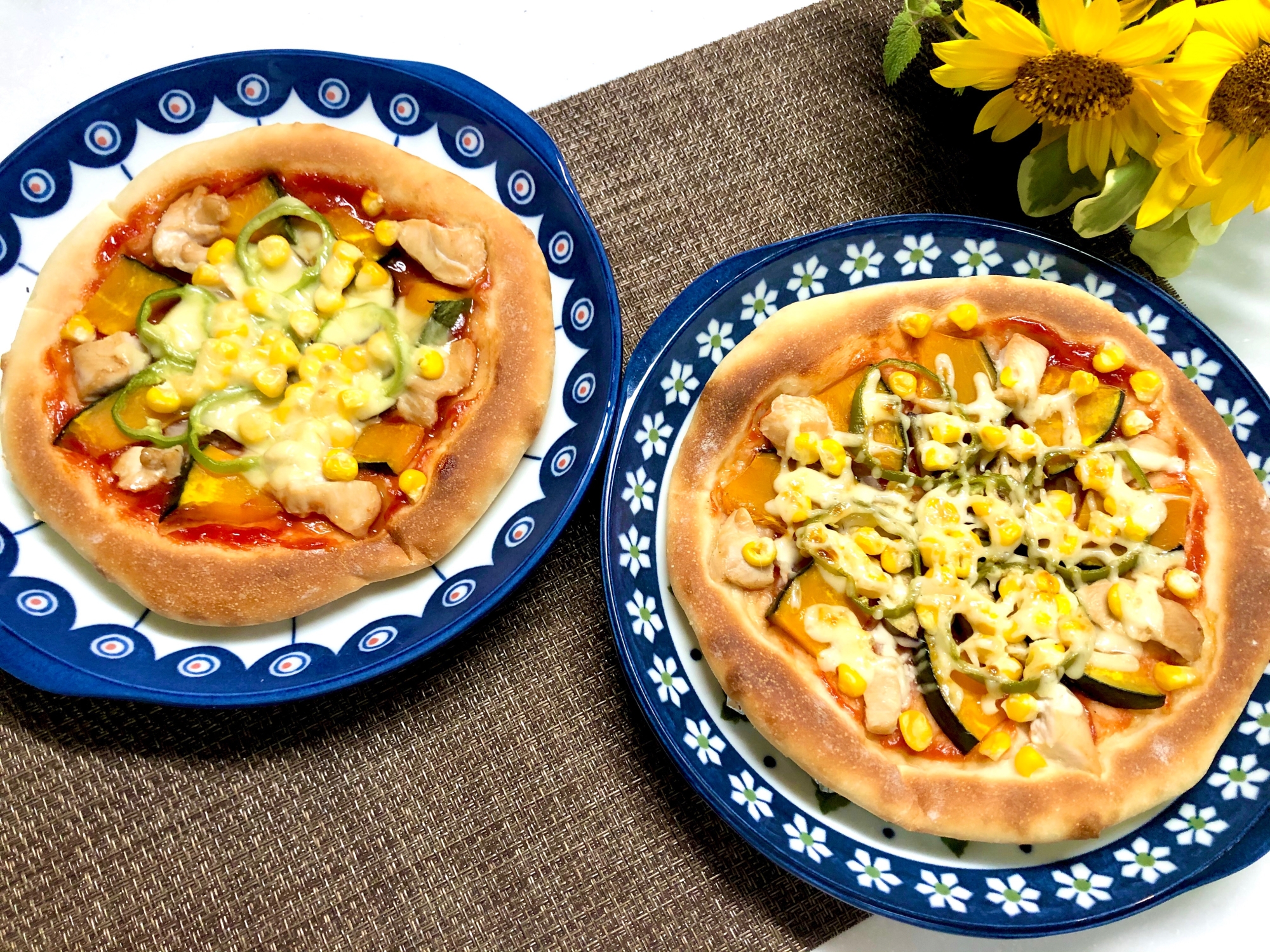 簡単！生地から作る夏野菜とチキンのふんわりピザ