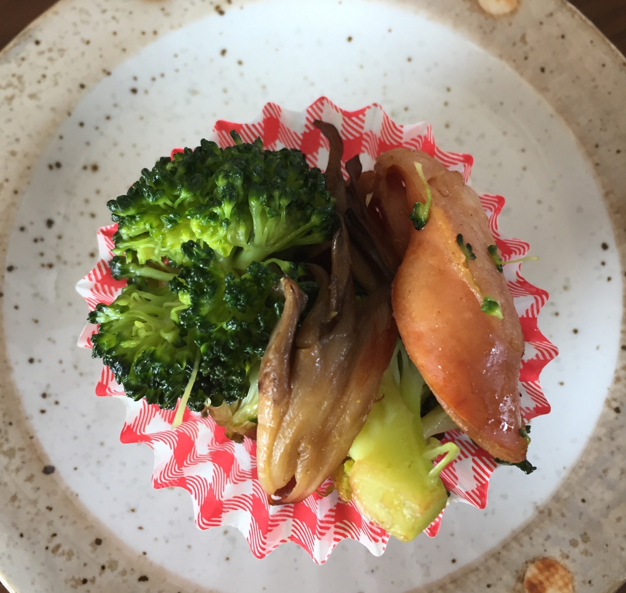 食欲増進！ブロッコリーとウインナーのカレー醤油炒め