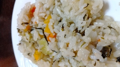 炊飯器チャーハンおいしくできました。ちょっとアレンジして野沢菜とサツマイモいれてみました。