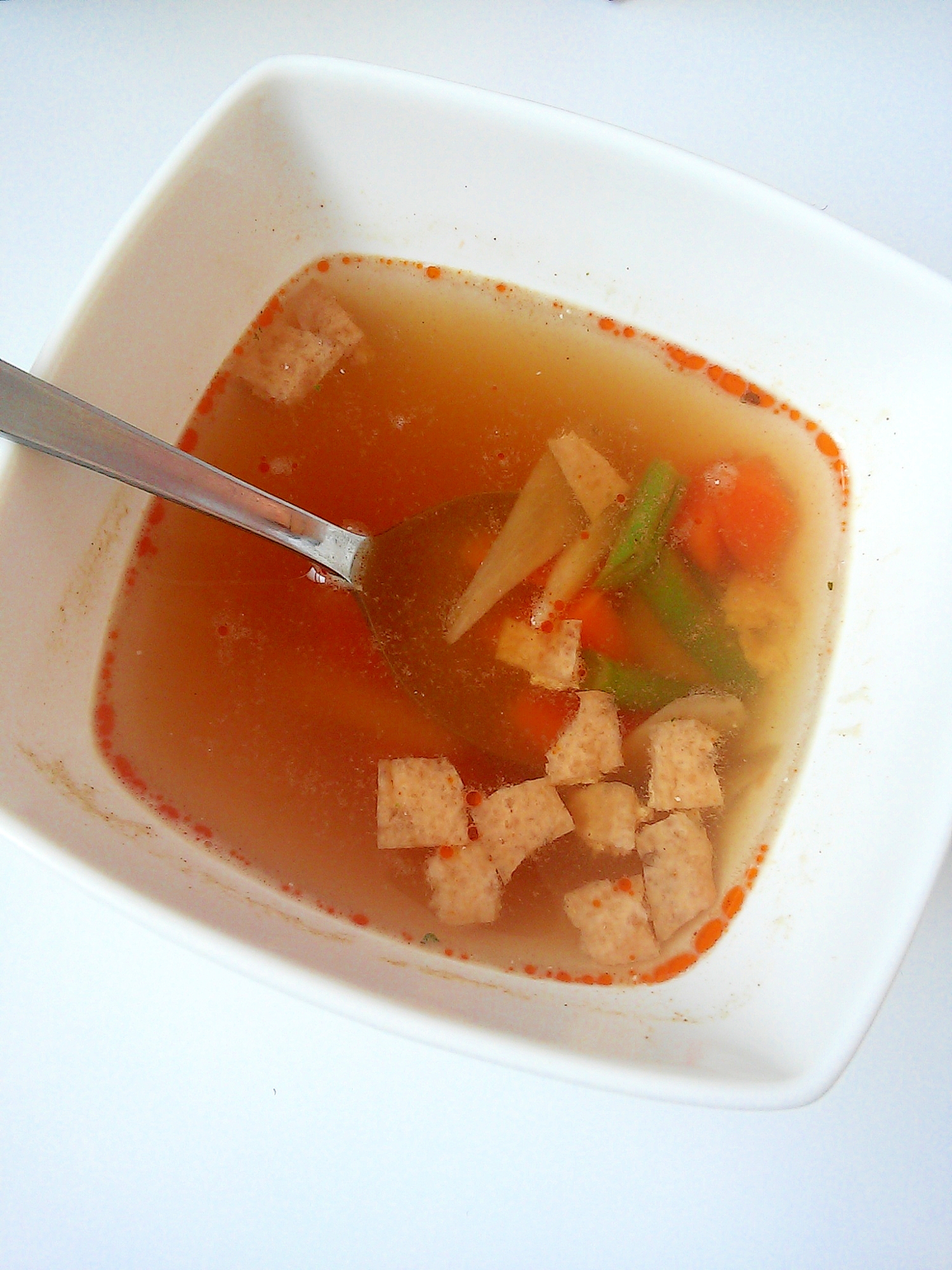 レンジで簡単★ニンジンとごぼうといんげん豆のスープ