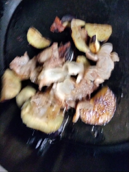 おはようございます。お弁当に。収穫した茄子で美味しくできました。いつも有難うございます。11月も宜しくお願いします(>ω<)