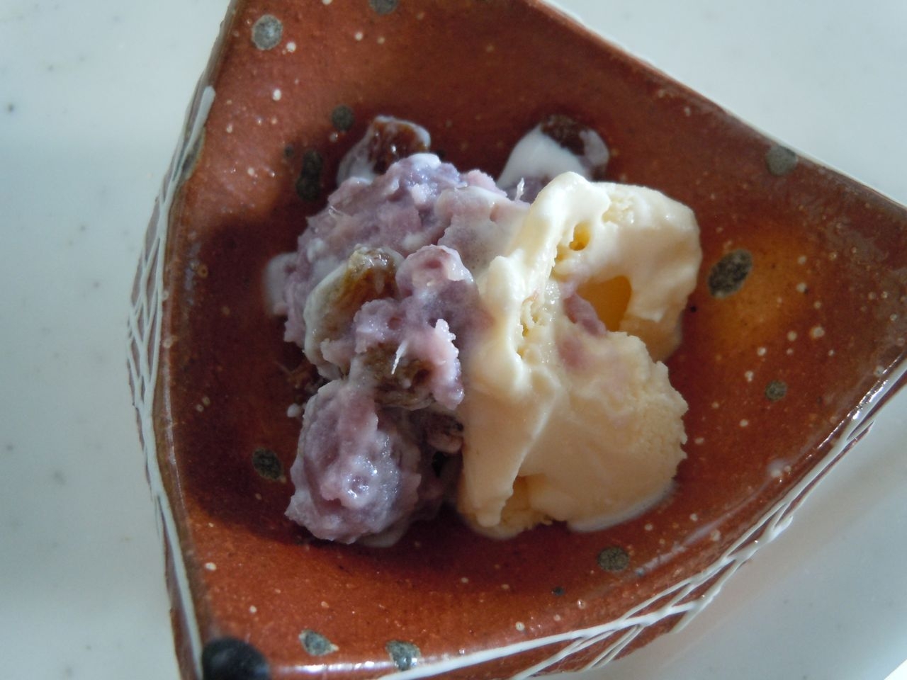 紫芋とレーズンのアイス
