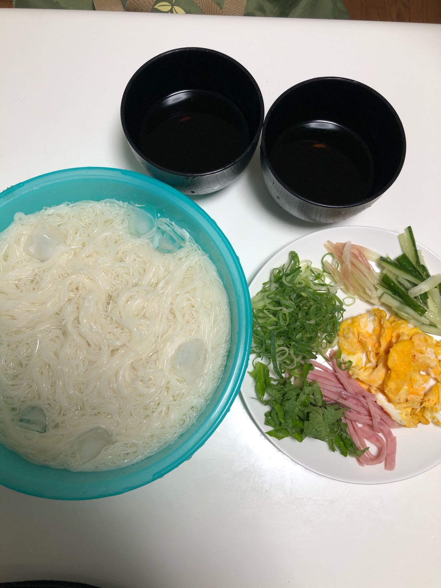 暑い時の定番！冷たいそうめん！