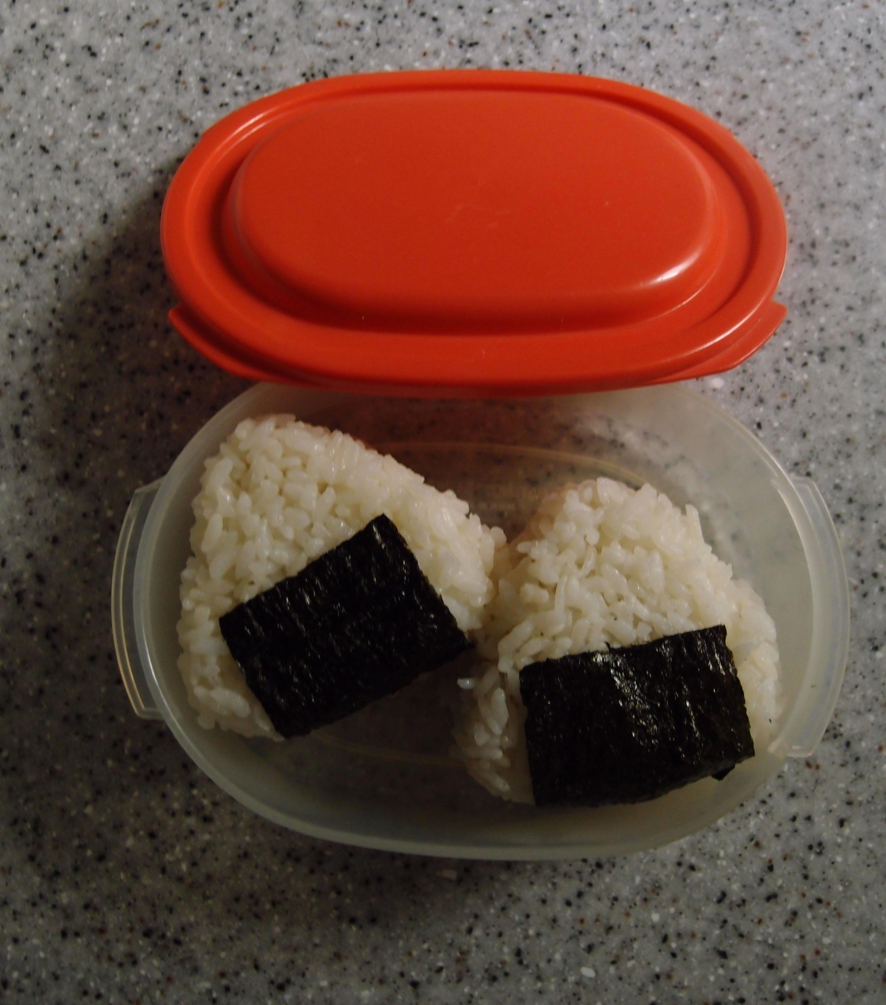 ブロッコリーの茎のバター炒めのおにぎり弁当