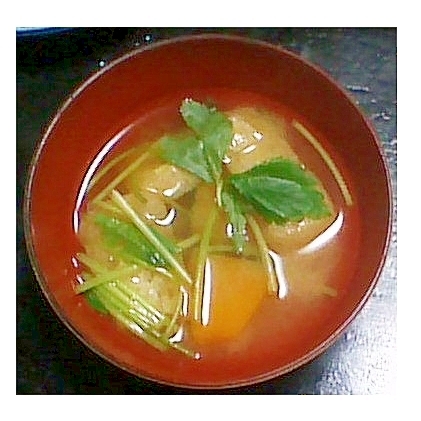 三つ葉・にんじん・油揚げの味噌汁