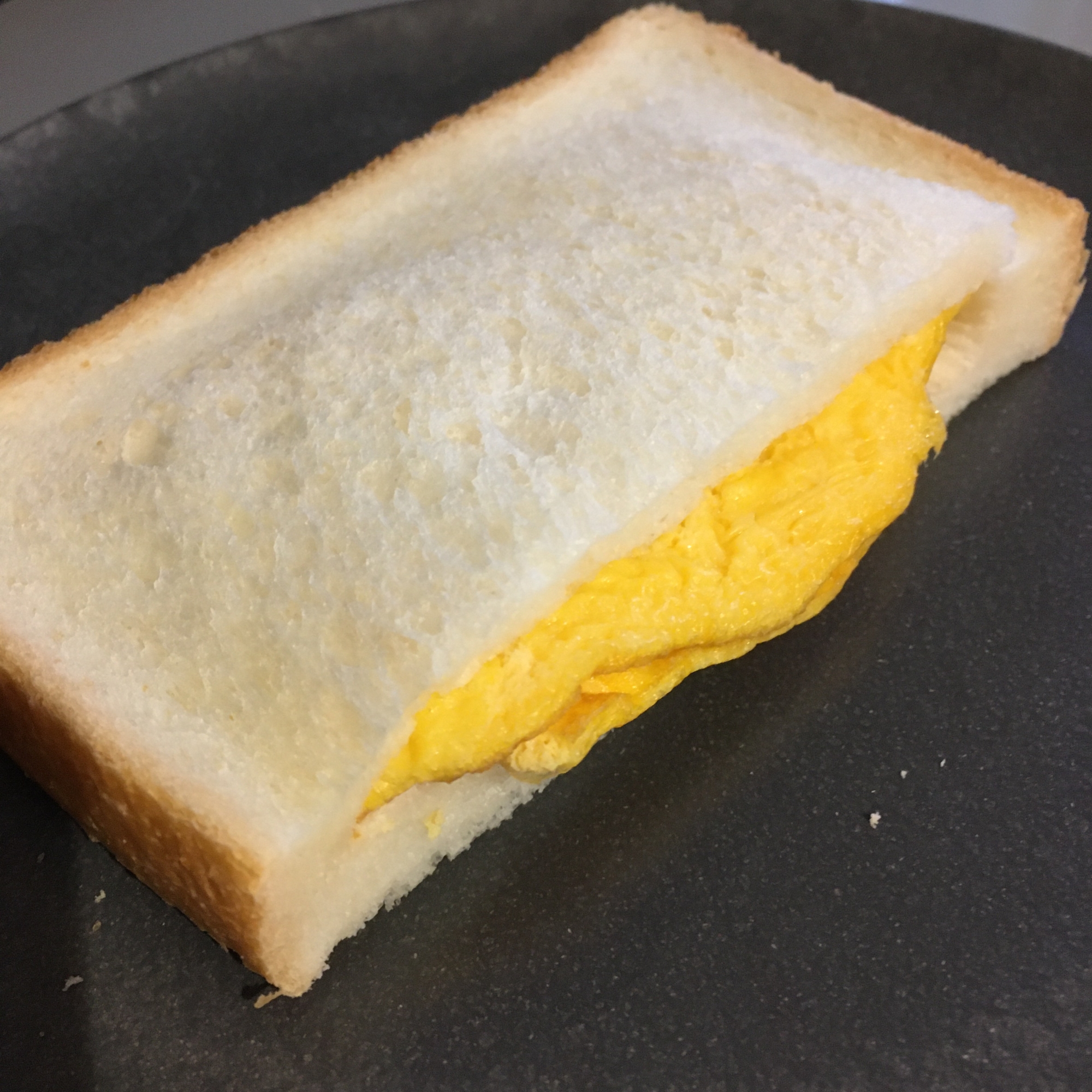 薄焼き卵とキャベツのサンドウィッチ風