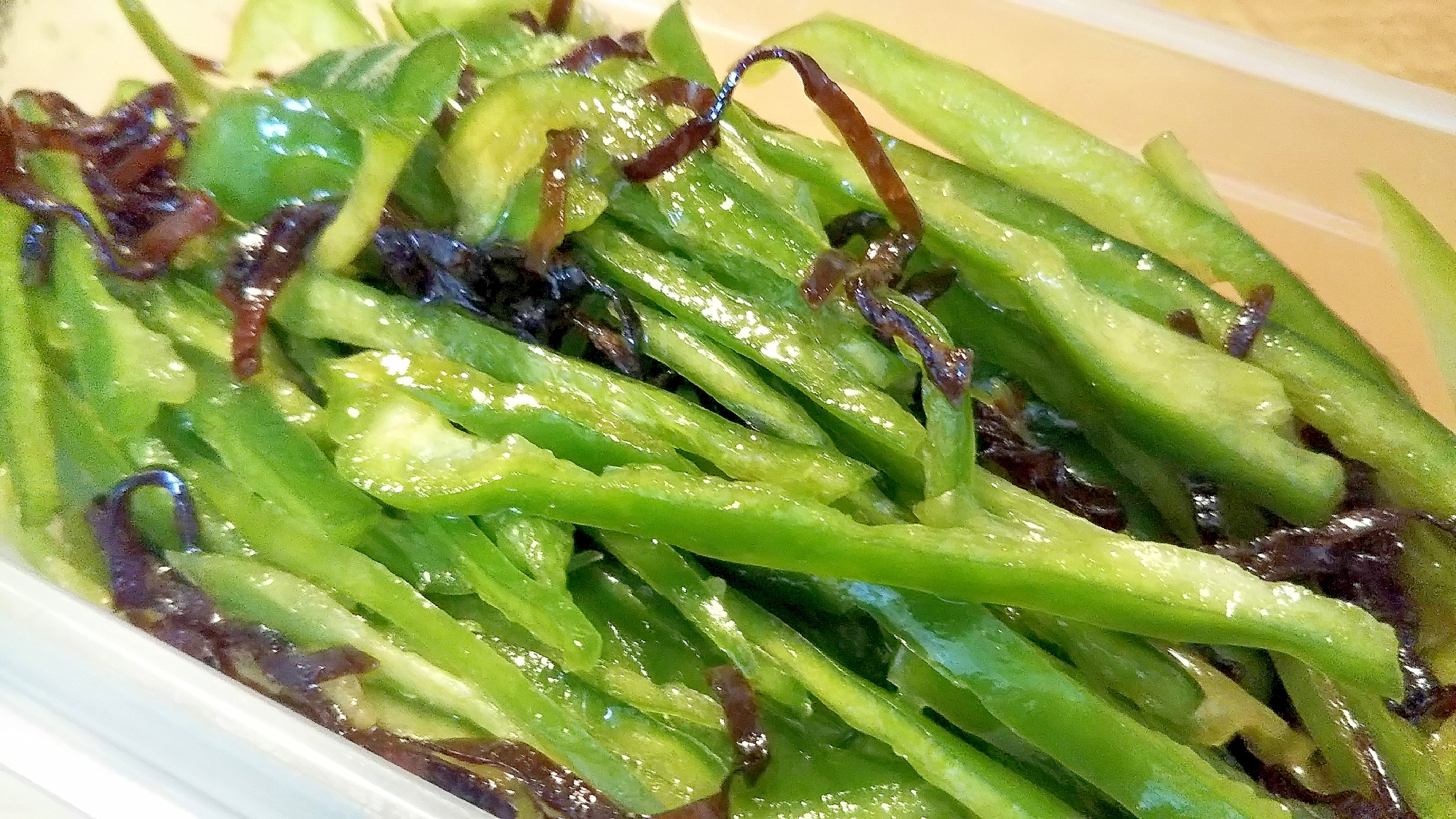 誰でも超~簡単♪ぴーまんの塩昆布合え