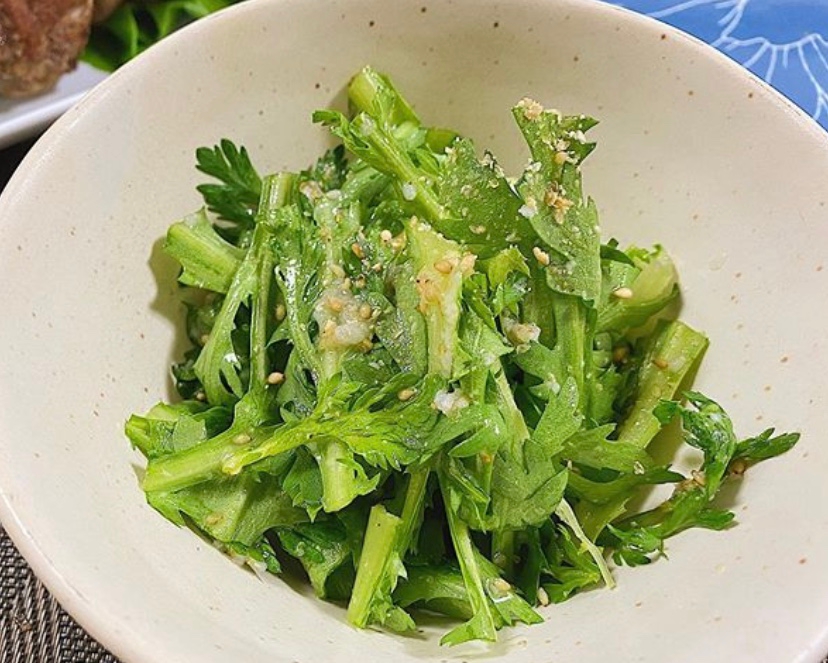 旨味たっぷり！春菊の塩麹サラダ