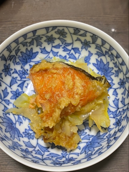 生姜の香りが効いた味噌だれが、鮭とじゃがいもによく合い美味しかったです。