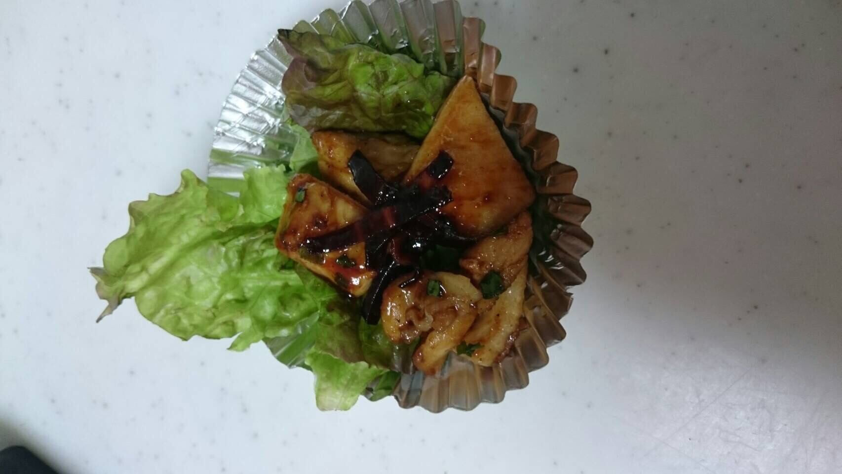 お弁当に☆鶏胸肉と紫人参の焼肉のタレ味噌炒め☆
