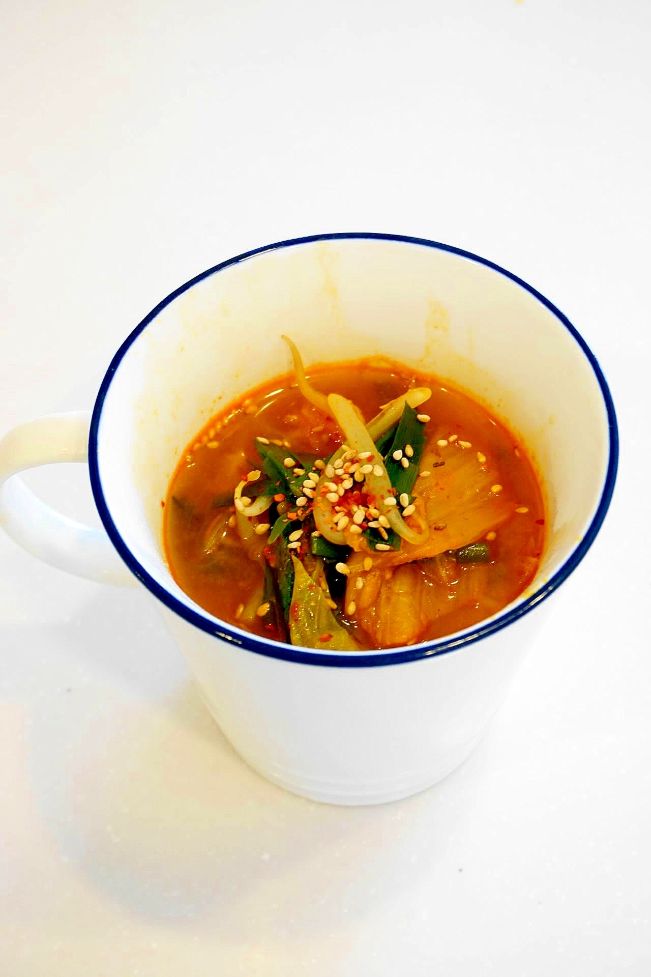 栄養満点なスープで芯から温まる!キムチスープ