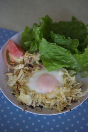 朝食に！ キャベツとハムの 巣ごもりたまご