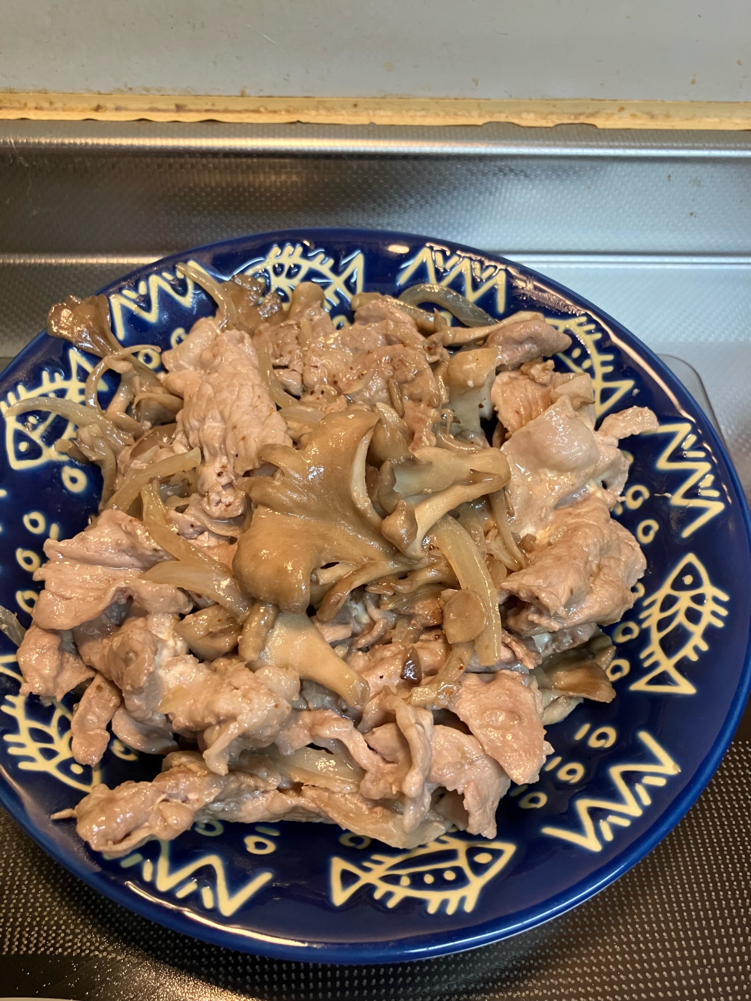 豚肉と舞茸のガーリックオイマヨ炒め^_^