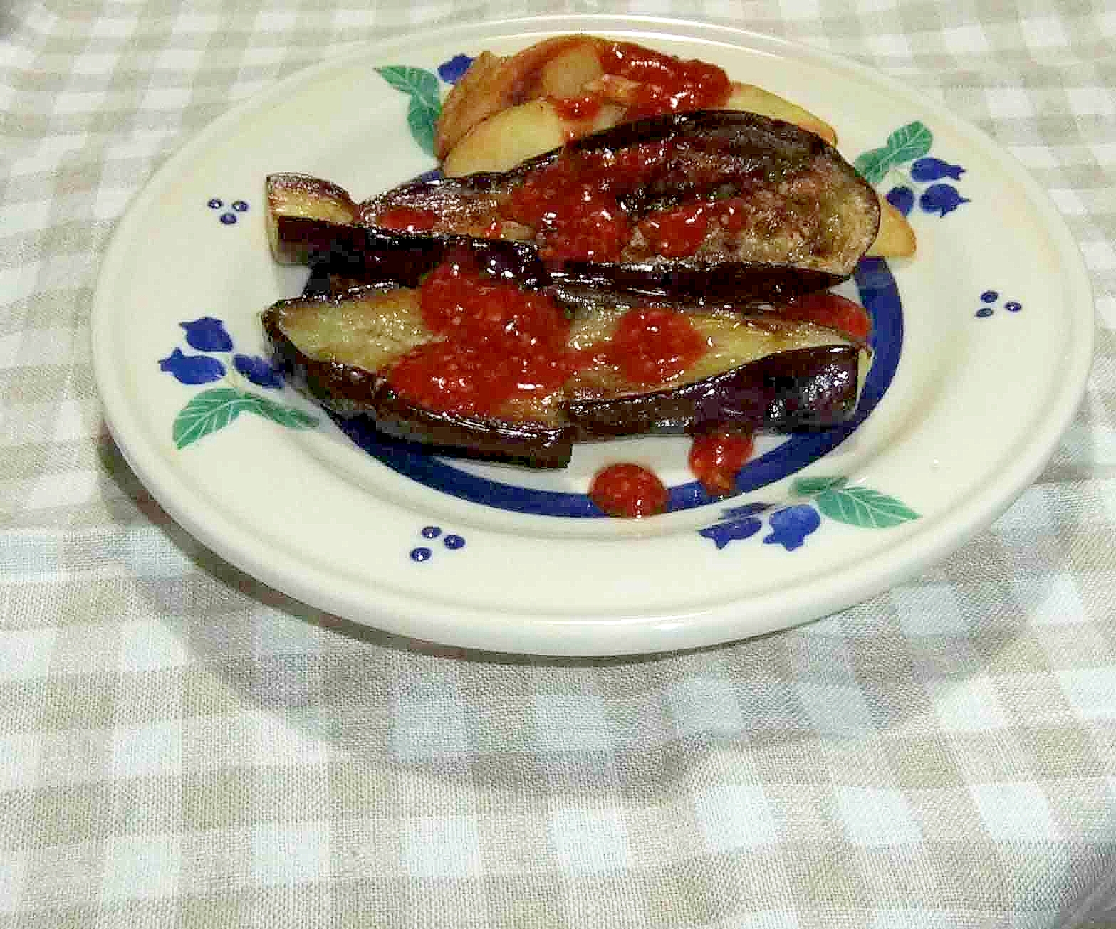 茄子のオリーブ焼き　トマトソース