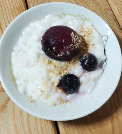 巨峰とブルーベリーのヨーグルト